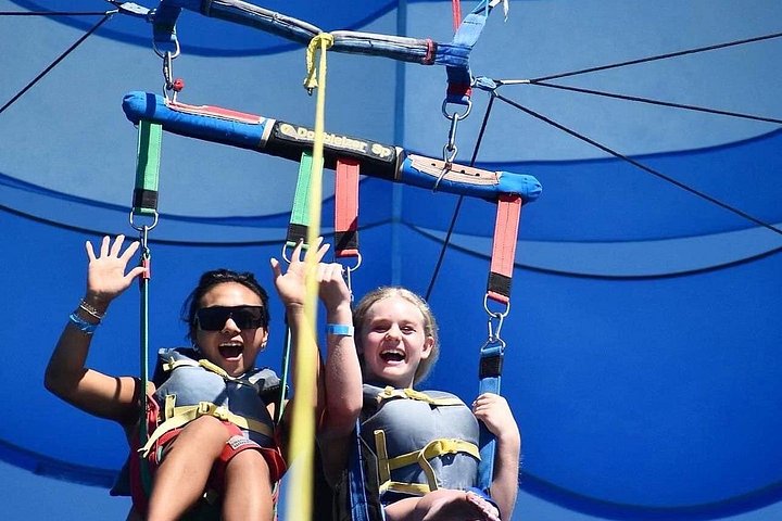 Parasailing in Waikiki from Oahu Hawaii, photo 9 of 10
