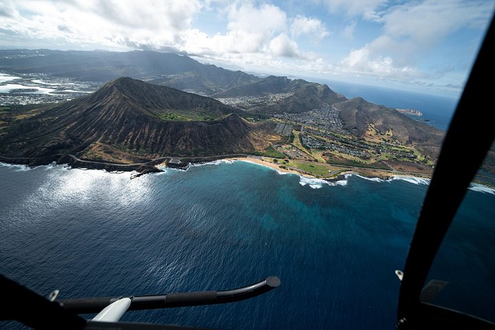 30 Minutes Private Helicopter Tour in Honolulu, photo 2 of 7