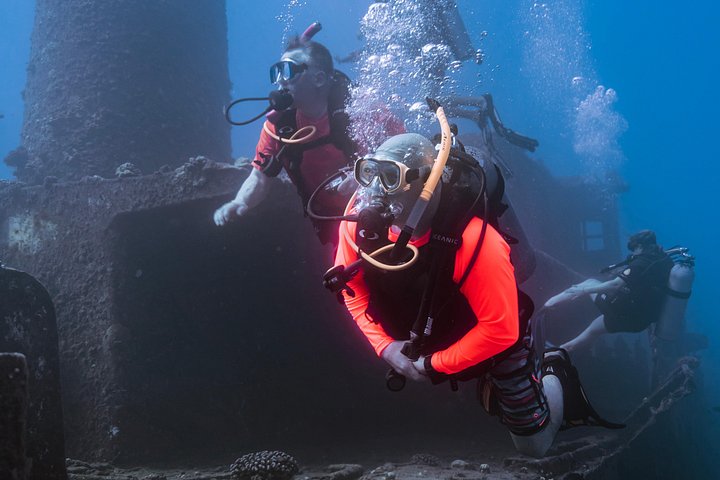 Waikiki 2-Tank Wreck Scuba Diving for Certified Divers, photo 8 of 10