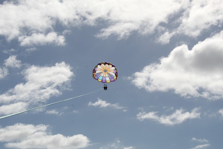 Parasailing Experience in Waikiki, HI, photo 6 of 8