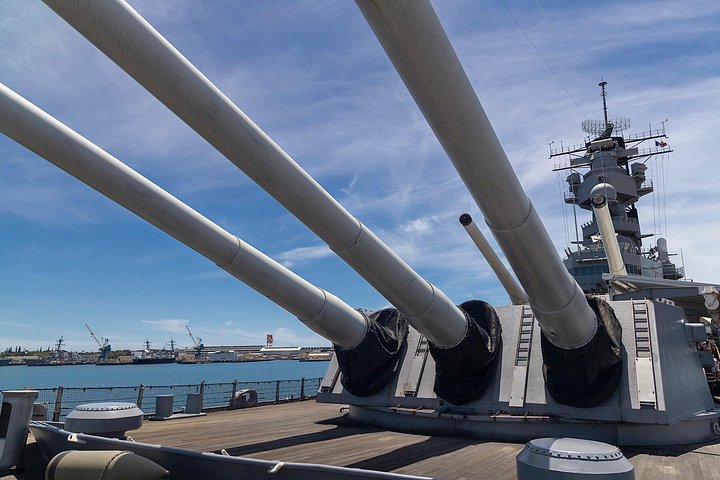 Pearl Harbor, USS Arizona Memorial and Honolulu Deluxe Coach Tour, photo 6 of 10