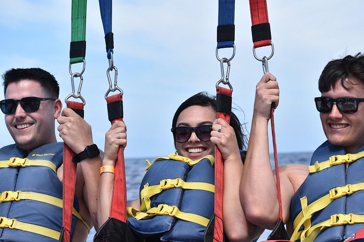 Waikiki Parasailing in Hawaii from Oahu, photo 9 of 10
