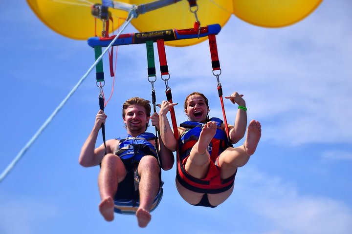 Parasailing in Waikiki from Oahu Hawaii, photo 8 of 10