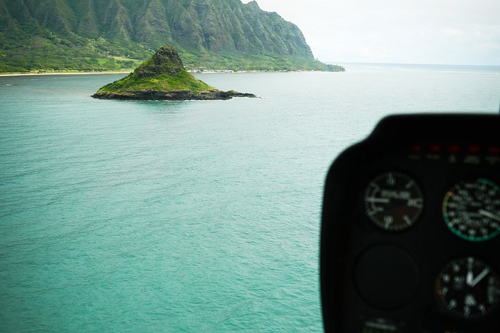 Oʻahu Private Helicopter Experience: All Window Seats, photo 3 of 10