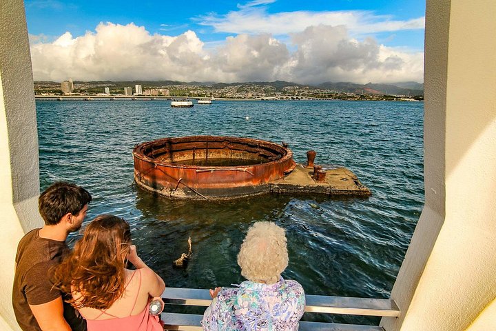 Pearl Harbor: USS Arizona Memorial and USS Missouri Battleship Tour from Waikiki, photo 6 of 8