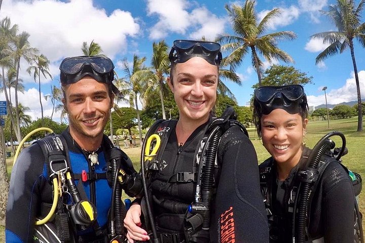 Beginner Scuba Diving Tour in Honolulu with Free Videos, photo 4 of 10