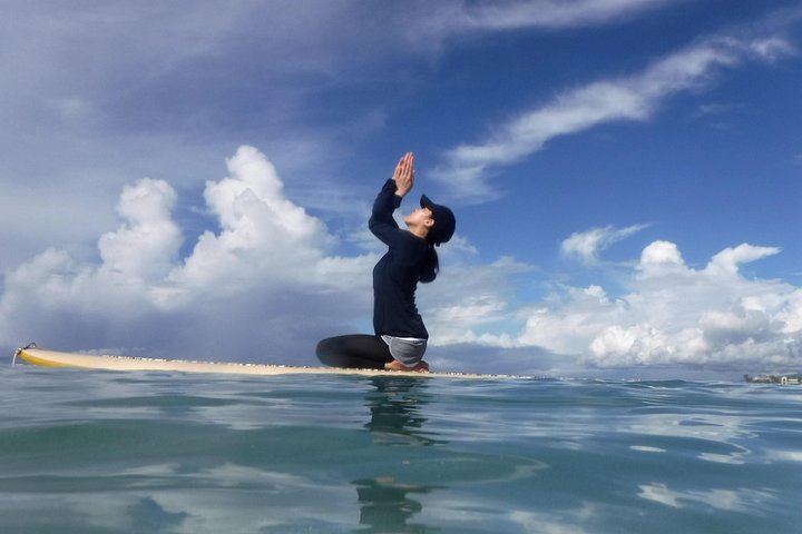 Paddleboard Yoga Class in Honolulu, photo 5 of 7