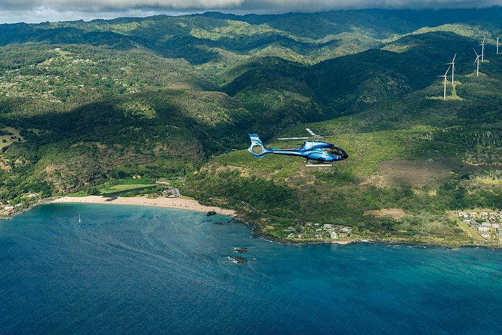 Complete Island Oahu Helicopter Tour, photo 4 of 8