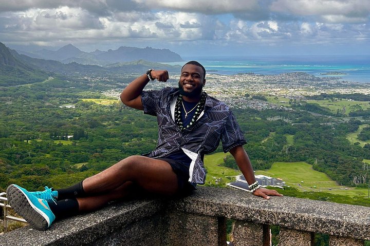 Oahu Day Tour with Waterfalls Food Trucks and Lookout Points, photo 2 of 10
