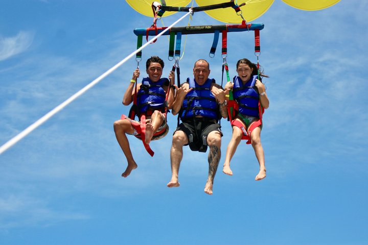 Waikiki Parasailing in Hawaii from Oahu, photo 2 of 10
