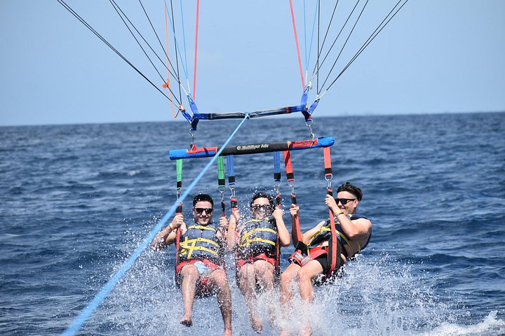 Waikiki Parasailing in Hawaii from Oahu, photo 5 of 10