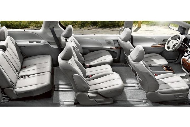 Honolulu Airport and Waikiki Hotels Private Transfer by Minivan, up to 5, photo 4 of 10