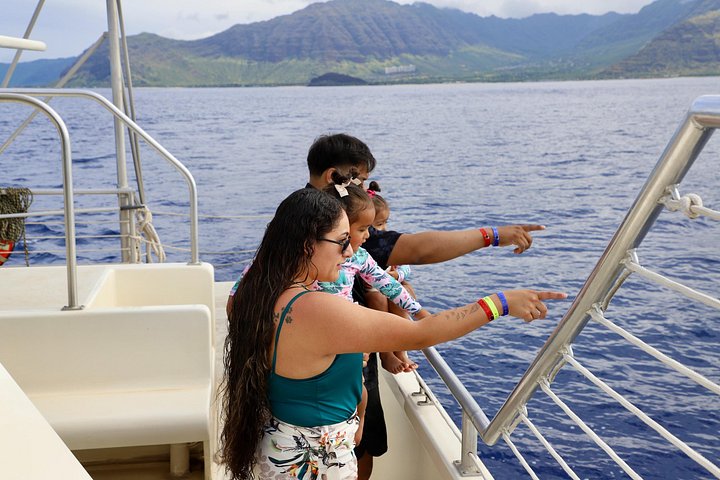 Ko Olina Dolphin Watch and Snorkel Sail with Lunch, photo 5 of 10