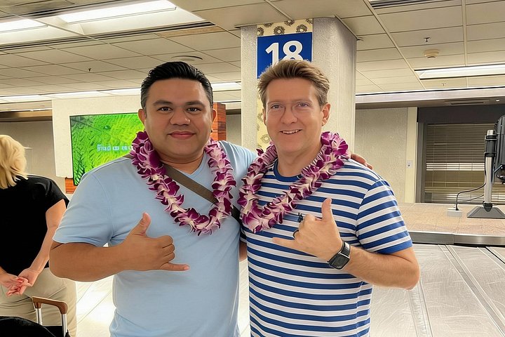 Lei Greeting Private Transfer Arrival Honolulu Airport to Waikiki, photo 4 of 10