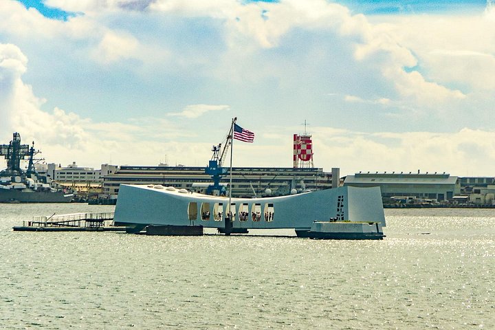 Pearl Harbor: USS Arizona Memorial and USS Missouri Battleship Tour from Waikiki, photo 3 of 8