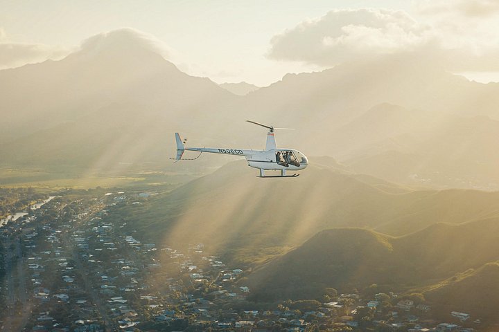 Private 60 Minutes Helicopter Tour in Honolulu, photo 2 of 10