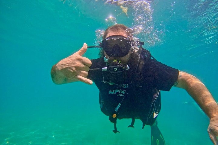 Beginner Scuba Diving Tour in Honolulu with Free Videos, photo 8 of 10