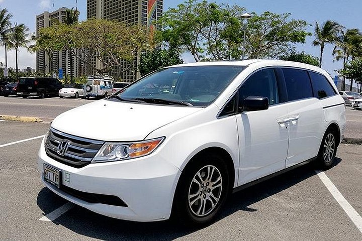 Honolulu Airport and Waikiki Hotels Private Transfer by Minivan, up to 5, photo 7 of 10
