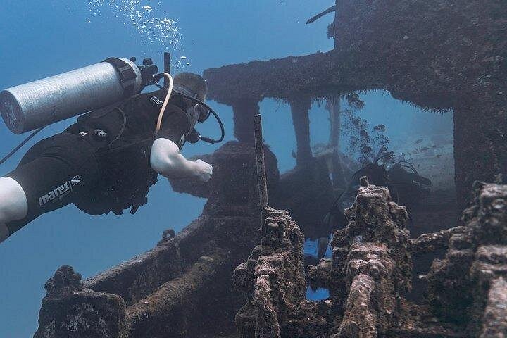 Certified Divers: Best 2-Tank Wrecks and Reef Boat Dive All Inclusive From Waikiki, photo 7 of 9
