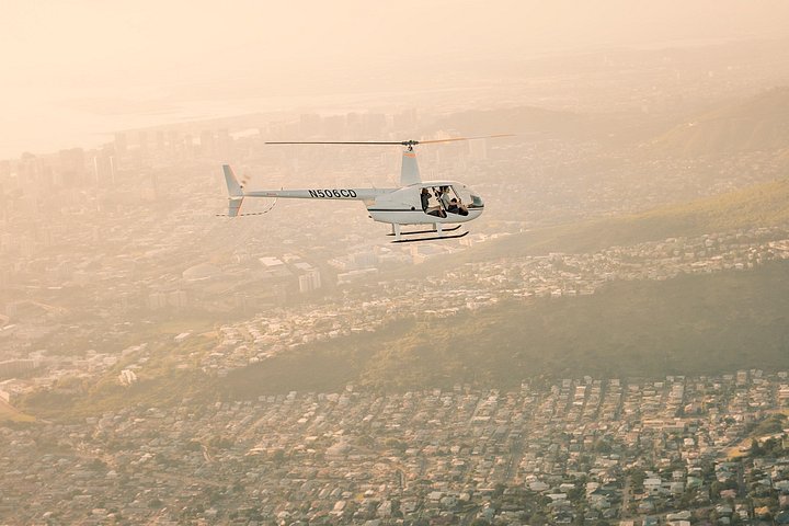 Private 60 Minutes Helicopter Tour in Honolulu, photo 6 of 10