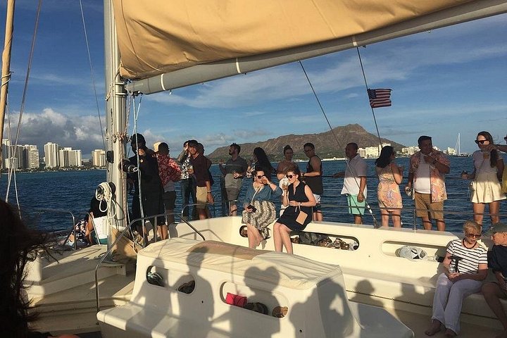 Waikiki: Sunset Cruise from the Beach with Cocktail Open Bar, photo 6 of 7