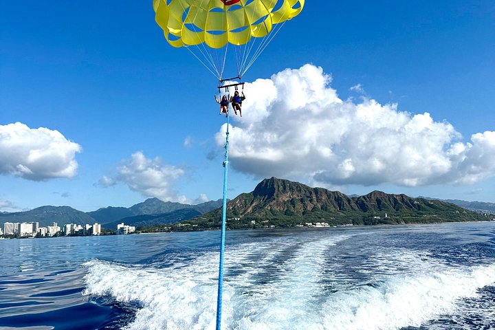 Waikiki Parasailing in Hawaii from Oahu, photo 3 of 10