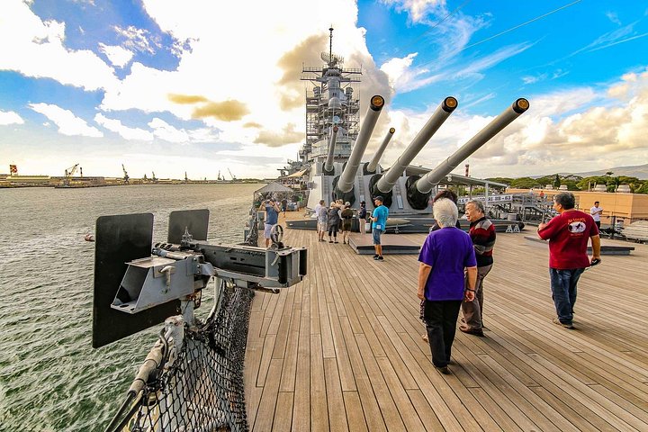 Pearl Harbor: USS Arizona Memorial and USS Missouri Battleship Tour from Waikiki, photo 2 of 8