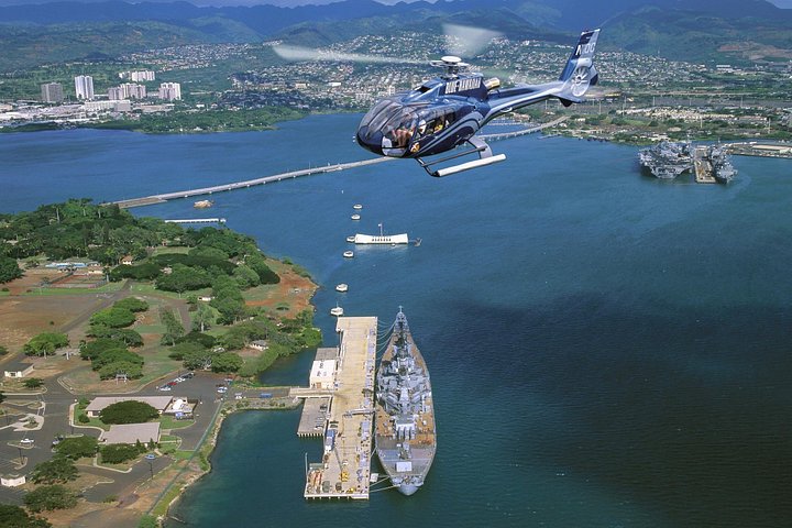 Blue Skies of Oahu Helicopter Tour, photo 6 of 9