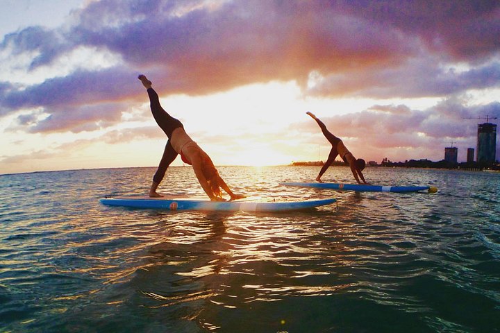 Paddleboard Yoga Class in Honolulu, photo 6 of 7
