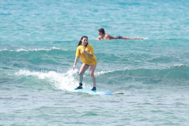 Waikiki: Open Group Surfing Lesson, photo 2 of 8