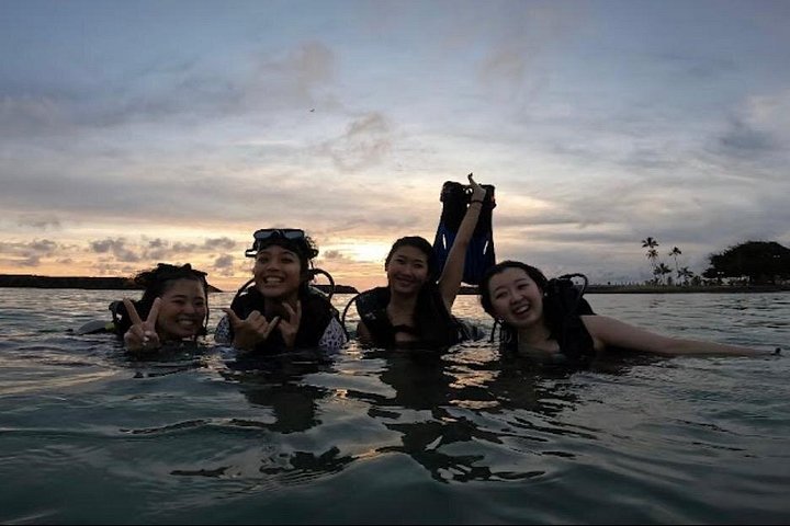 Beginner Scuba Diving Experience with Video Package in Honolulu, photo 8 of 10