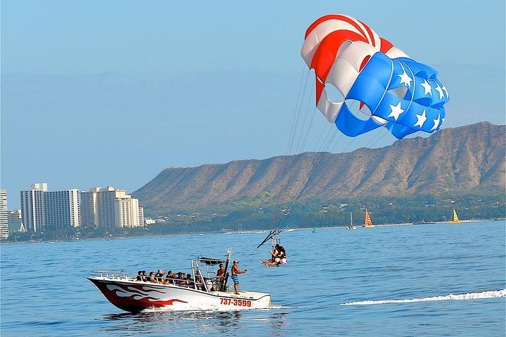 Parasailing Experience in Waikiki, HI, photo 2 of 8