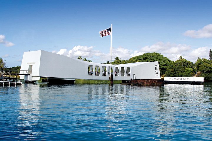 Pearl Harbor, USS Arizona Memorial and Honolulu Deluxe Coach Tour, photo 2 of 10
