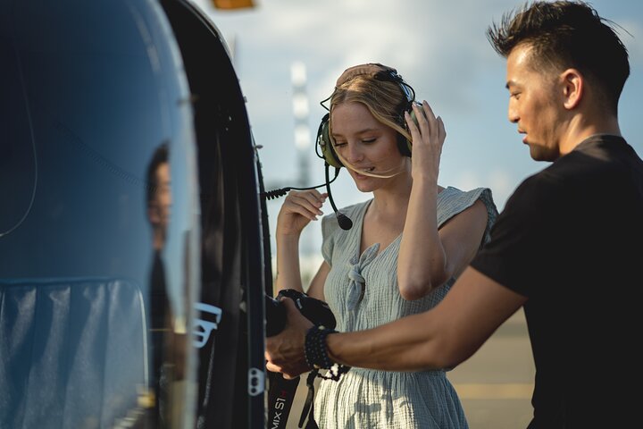 18 Minutes Shared Helicopter Tour in Honolulu, photo 3 of 10