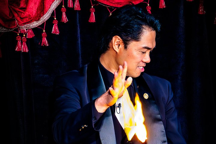 The Magical Mystery Show at the Hilton Waikiki Beach Hotel, photo 5 of 10