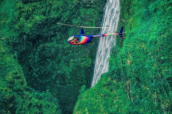 Oahu: 60-Minute Royal Crown Helicopter Tour, Doors Off or On, photo 2 of 10