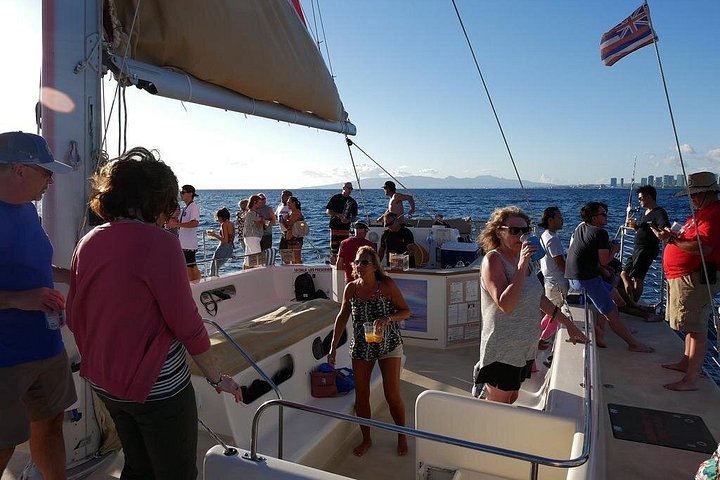 Waikiki: Sunset Cruise from the Beach with Cocktail Open Bar, photo 7 of 7