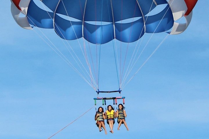 Parasailing Experience in Waikiki, HI, photo 8 of 8