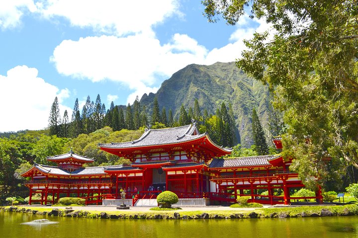 Oahu Majestic Circle Island Tour with Waimea Falls and Byodo-In, photo 9 of 10