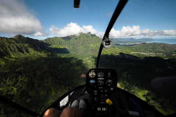 18 Minutes Shared Helicopter Tour in Honolulu, photo 6 of 10