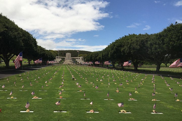 Pearl Harbor, USS Arizona Memorial and Honolulu Deluxe Coach Tour, photo 8 of 10