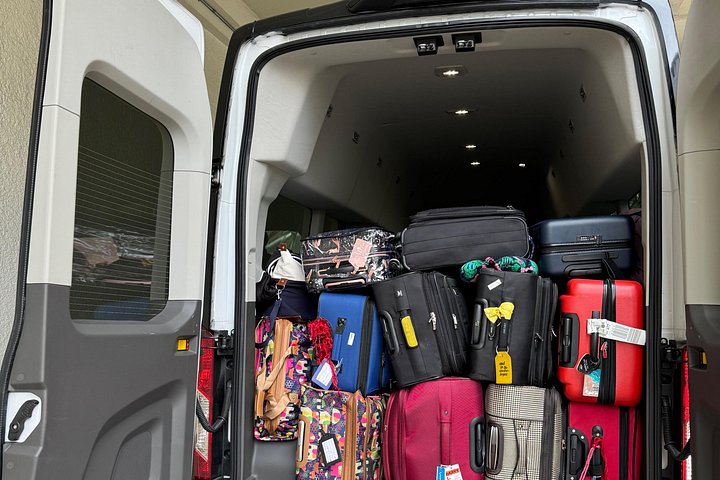 Honolulu Private Transfer: Airport, Port, Hotel, 1 to 12 Passengers, photo 6 of 10