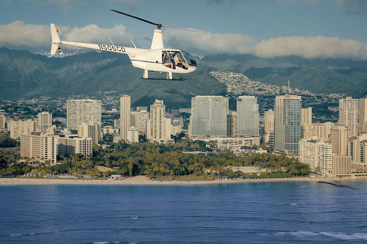 18 Minutes Shared Helicopter Tour in Honolulu, photo 2 of 10