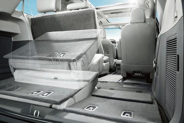 Honolulu Airport and Waikiki Hotels Private Transfer by Minivan, up to 5, photo 10 of 10