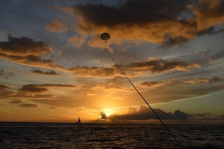 Parasailing Experience in Waikiki, HI, photo 7 of 8