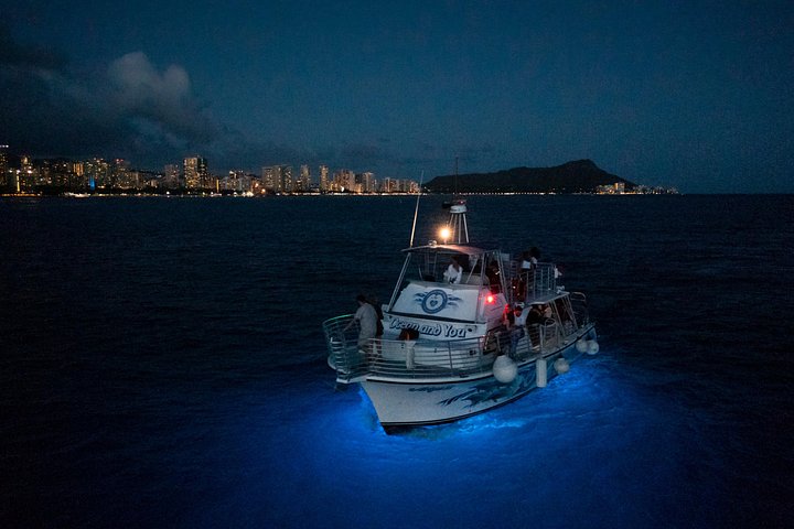 Premier Waikiki Sunset Party Cruise with a Live DJ and Full Bar, photo 7 of 10