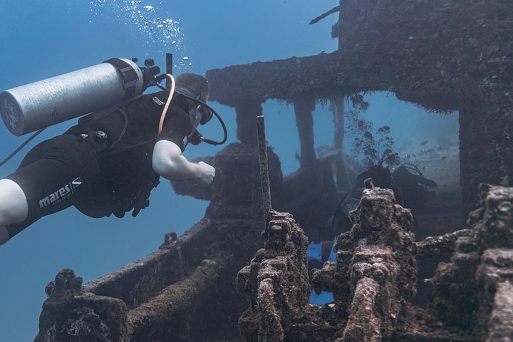 Waikiki 2-Tank Wreck Scuba Diving for Certified Divers, photo 6 of 10