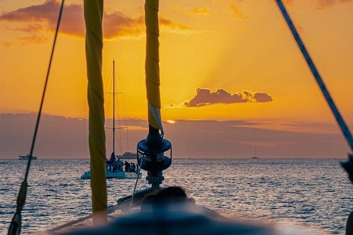 Waikiki Beach Sunset Sail on Ke Kai Catamaran, photo 9 of 10