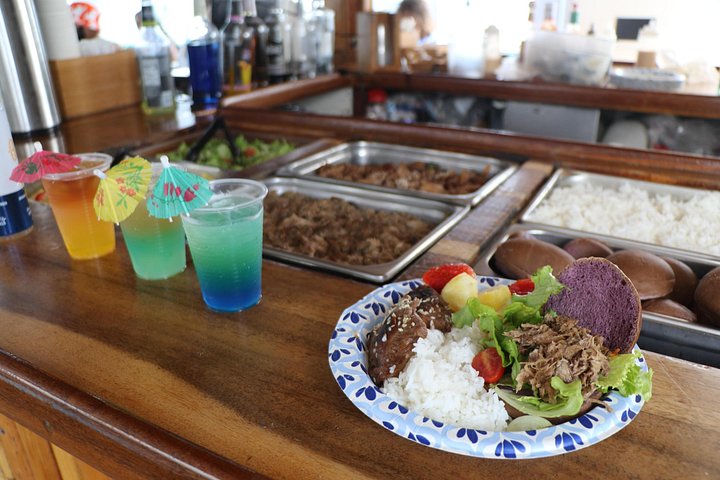 Luxury Snorkel Cruise with Dolphin Watch and Hawaiian Meal, photo 7 of 10