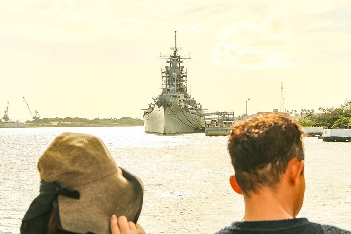 Pearl Harbor: USS Arizona Memorial and USS Missouri Battleship Tour from Waikiki, photo 4 of 8